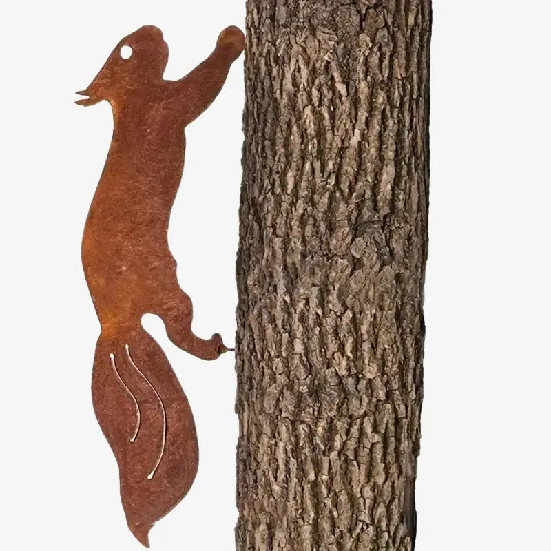 Décoration Écureuil en Métal – Une Touche Rustique et Naturelle pour Votre Jardin