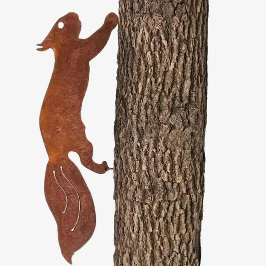 Décoration Écureuil en Métal – Une Touche Rustique et Naturelle pour Votre Jardin